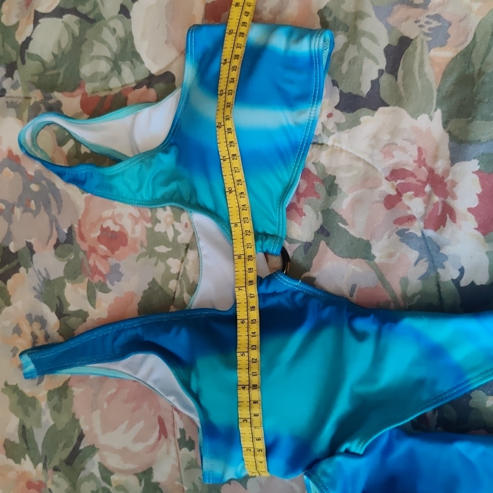 Ultra sexy and revealing swim size large with cover up - Picture 8 of 14